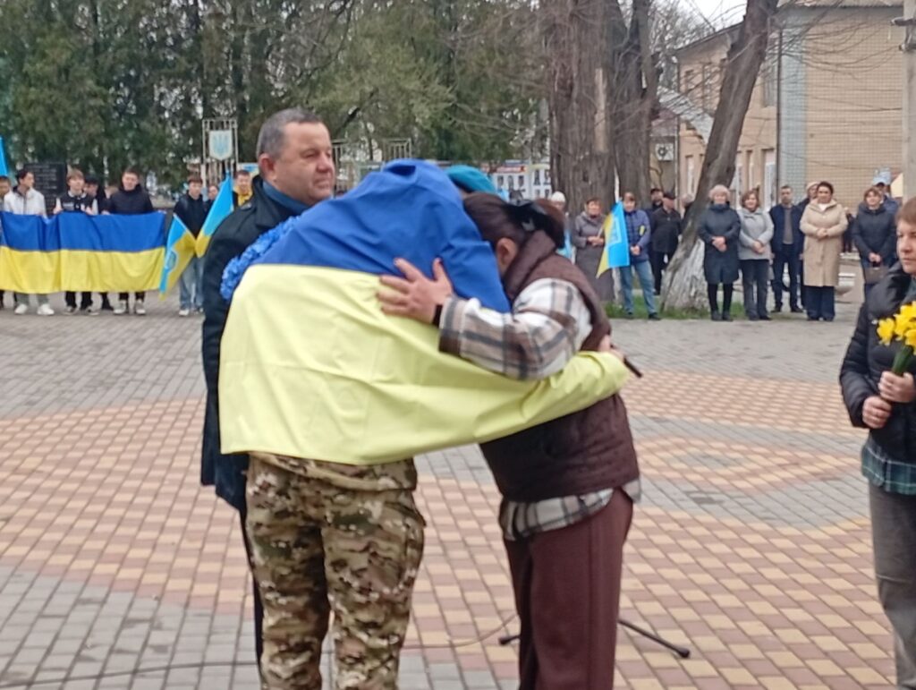 У Бессарабському зустріли Героя, який повернувся додому після майже чотирьох років полону