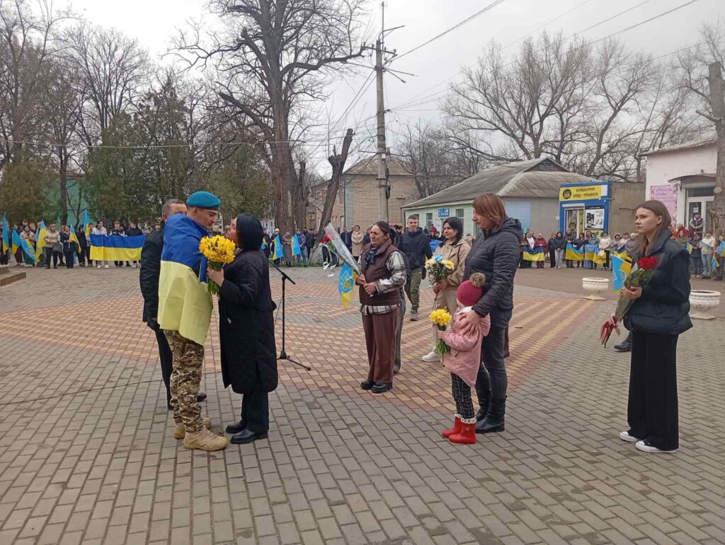 У Бессарабському зустріли Героя, який повернувся додому після майже чотирьох років полону