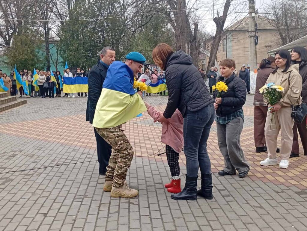 У Бессарабському зустріли Героя, який повернувся додому після майже чотирьох років полону