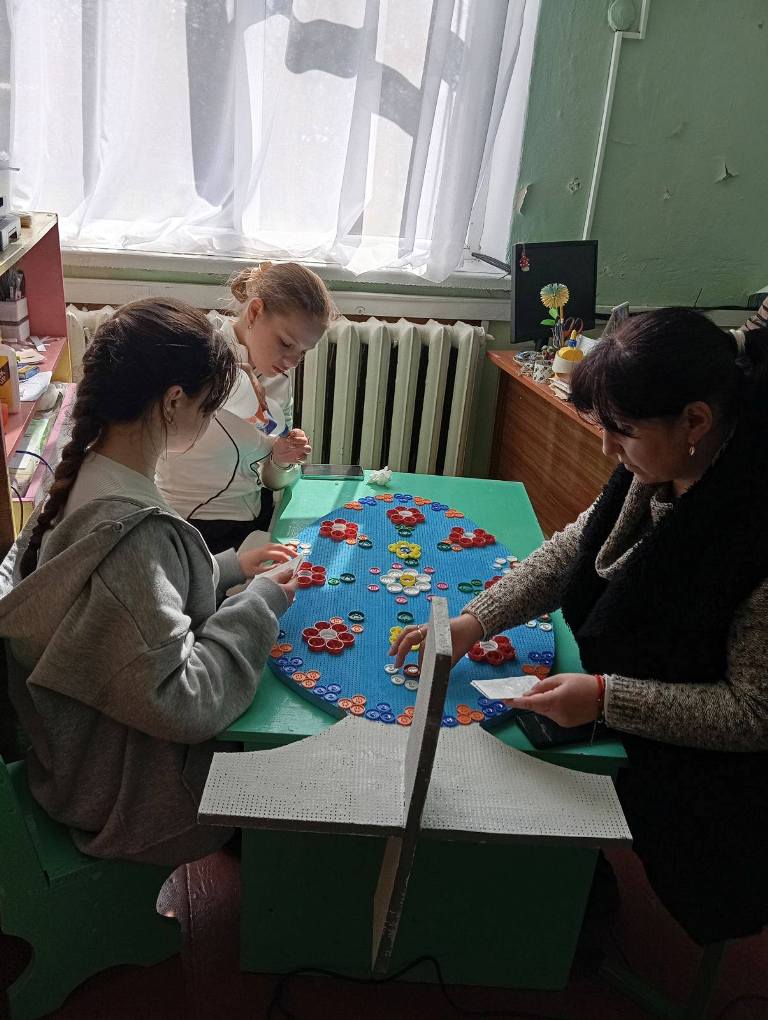 У ліцеї Ренійської громади школярі перетворили пластик на мистецтво