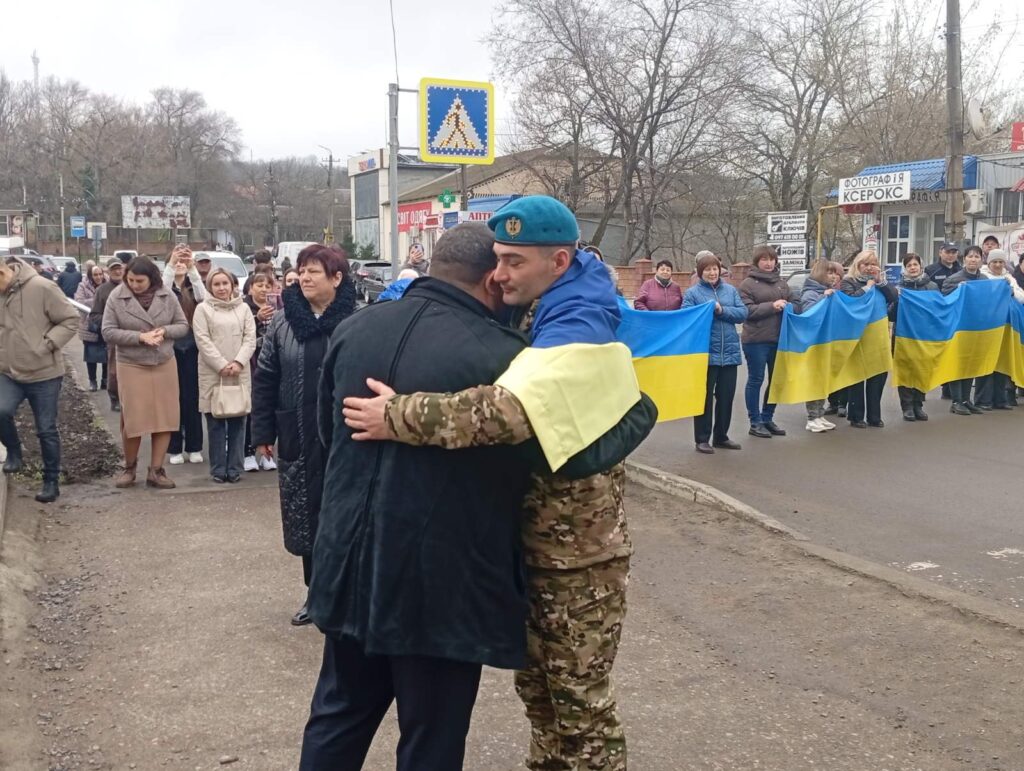 У Бессарабському зустріли Героя, який повернувся додому після майже чотирьох років полону