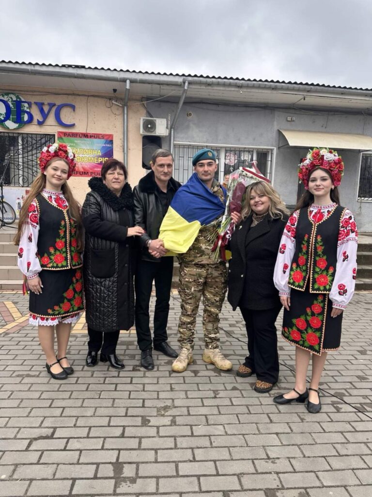У Бессарабському зустріли Героя, який повернувся додому після майже чотирьох років полону