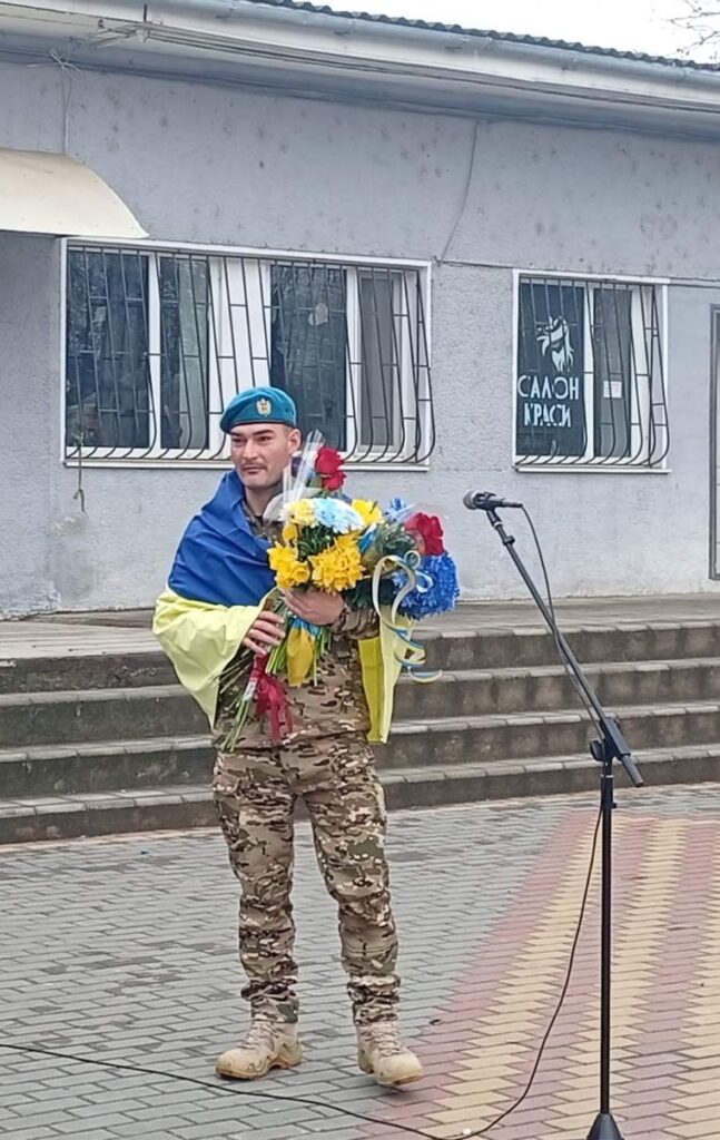 У Бессарабському зустріли Героя, який повернувся додому після майже чотирьох років полону