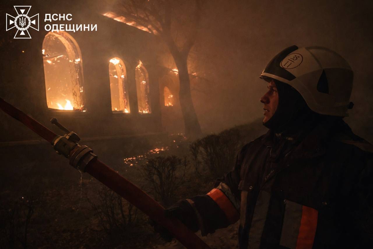 У селищі Болградського району сталася масштабна пожежа на території ліцею