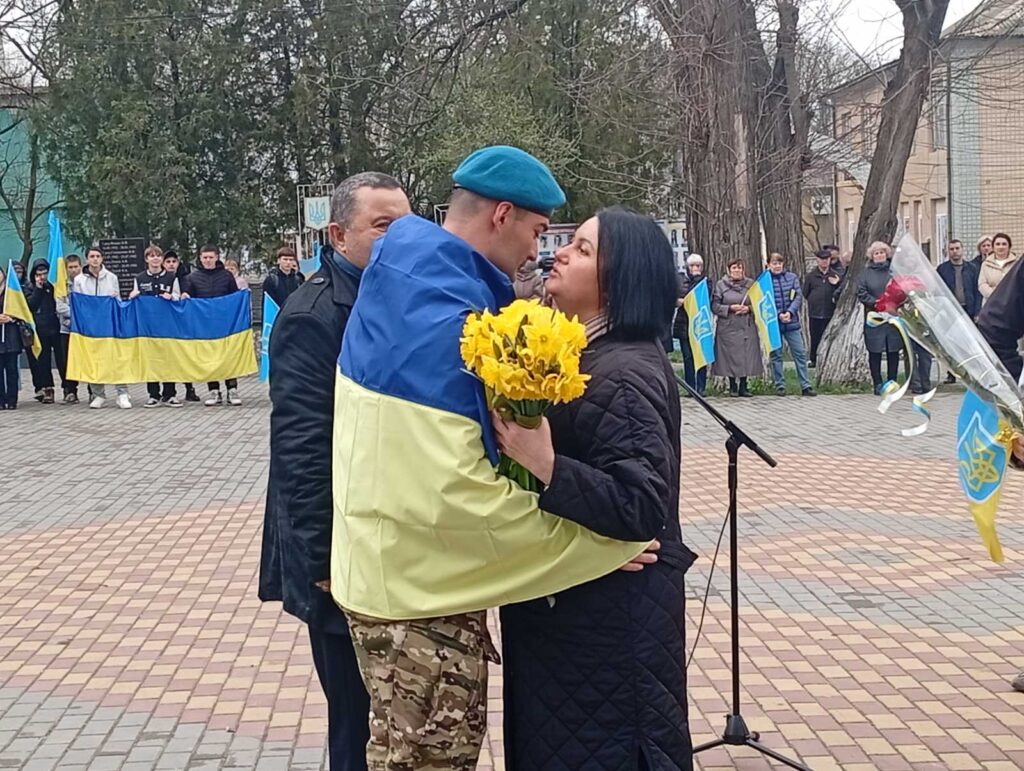У Бессарабському зустріли Героя, який повернувся додому після майже чотирьох років полону