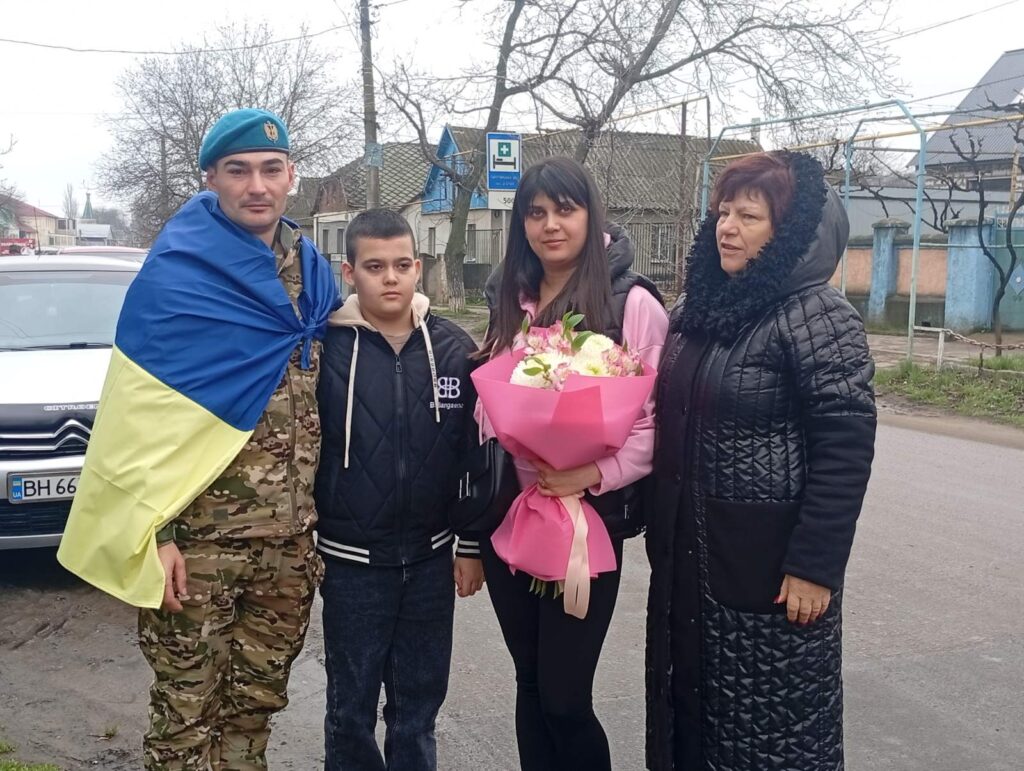 У Бессарабському зустріли Героя, який повернувся додому після майже чотирьох років полону