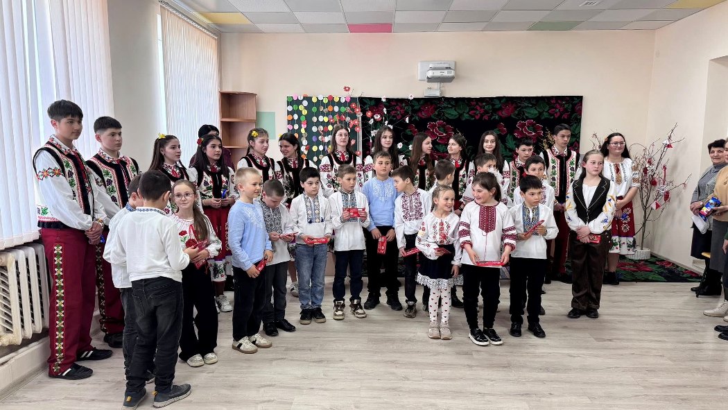 Румунська делегація завітала у Кілійську громаду та передала закладу освіти потужний генератор