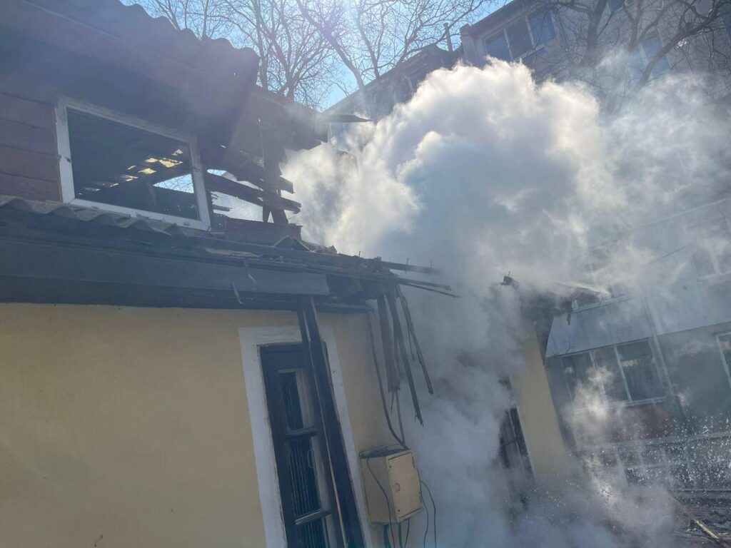 Зранку ворожі "шахеди" атакували Чорноморськ: є руйнування