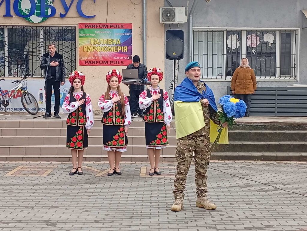 У Бессарабському зустріли Героя, який повернувся додому після майже чотирьох років полону