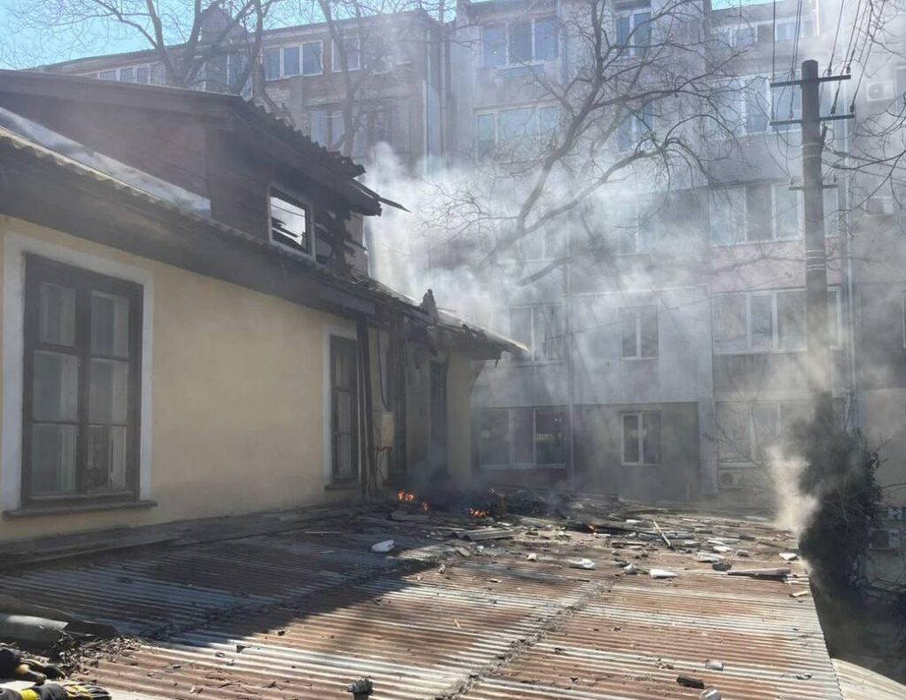 Зранку ворожі "шахеди" атакували Чорноморськ: є руйнування