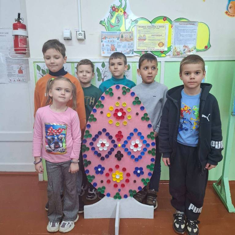 У ліцеї Ренійської громади школярі перетворили пластик на мистецтво