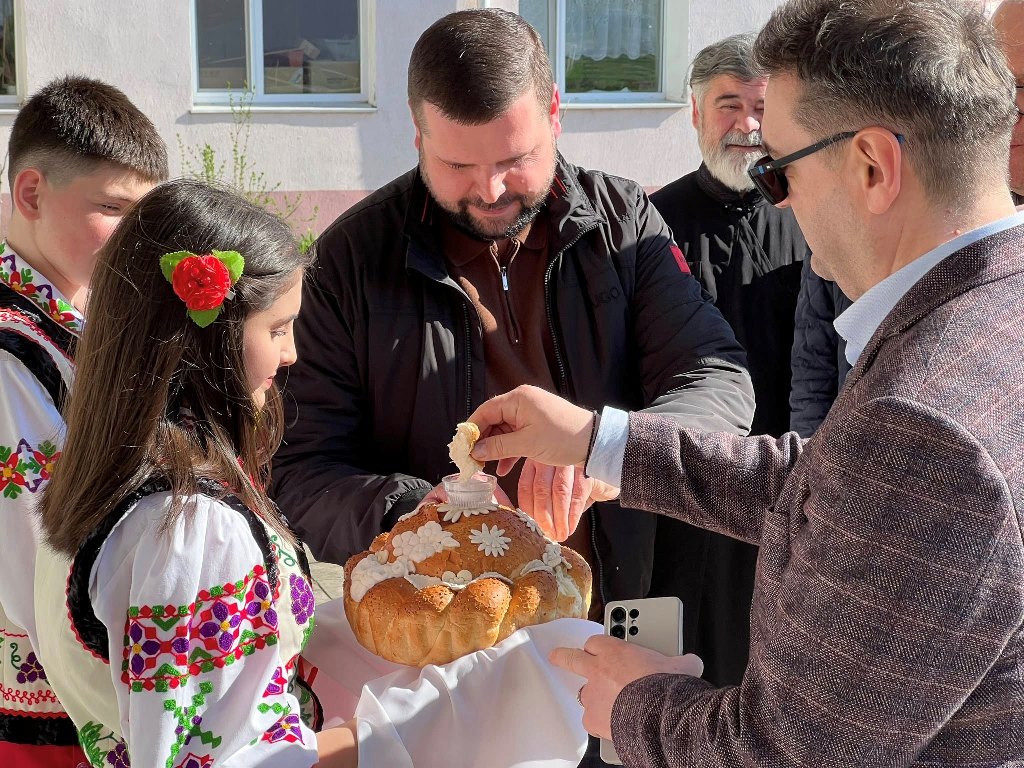 Румунська делегація завітала у Кілійську громаду та передала закладу освіти потужний генератор