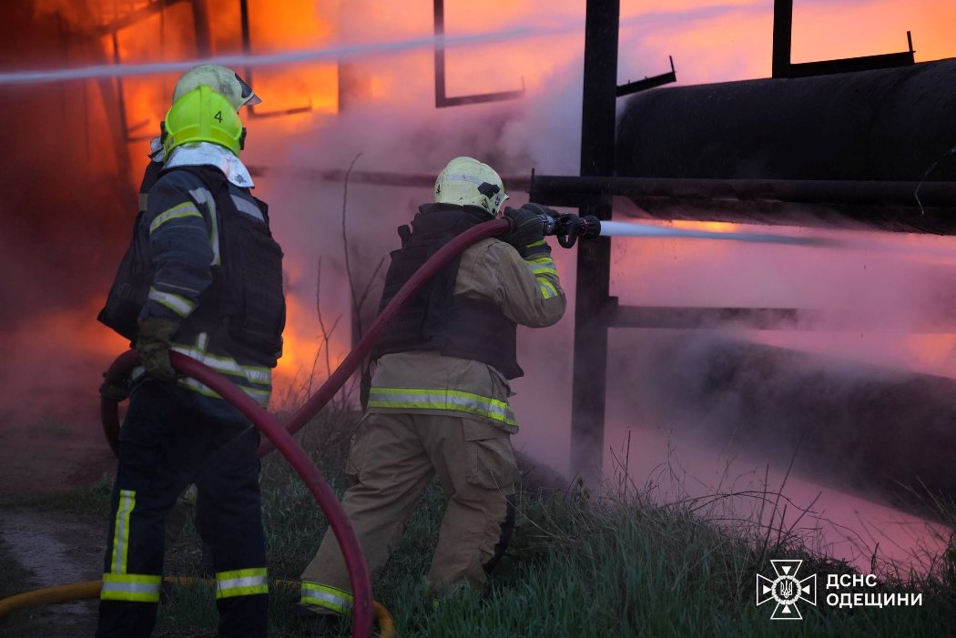 Вночі ворог атакував два об'єкта енергетики у Вилківській громаді та порт в Одесі