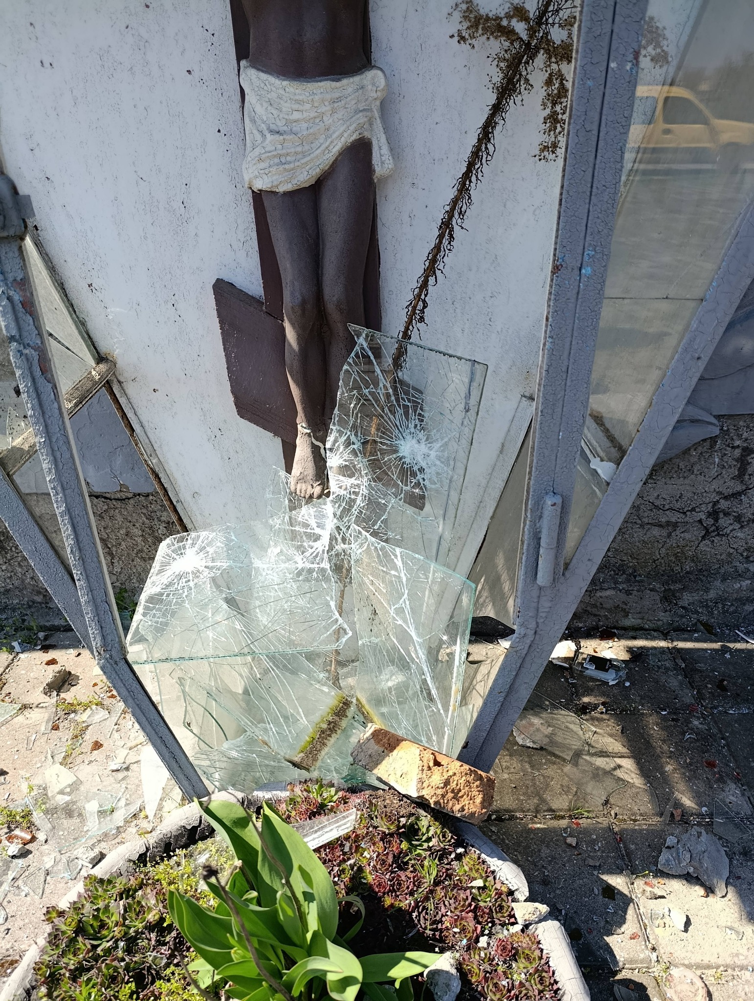 Знімали все на відео: вандалами, які пошкодили могили в Кілії, виявилися підлітки