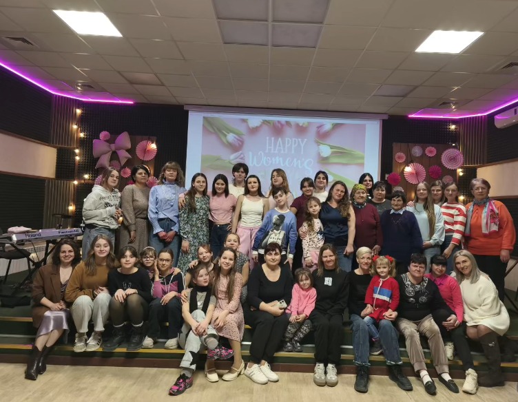 У місті Вилкове подружжя прийняло в свою родину сімох дітей, які вважають опікунів справжніми батьками