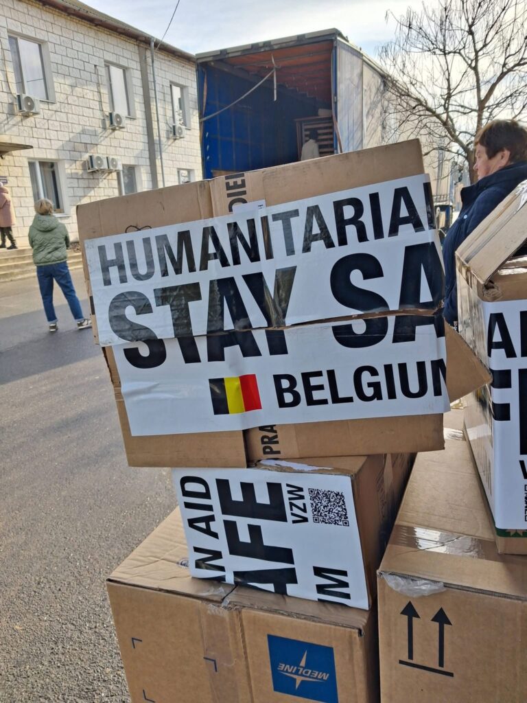 Медичні ліжка, візки та обладнання: Саф’янівська ЦРЛ отримала гуманітарну допомогу з Бельгії