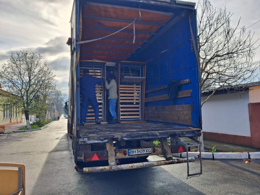 Медичні ліжка, візки та обладнання: Саф’янівська ЦРЛ отримала гуманітарну допомогу з Бельгії