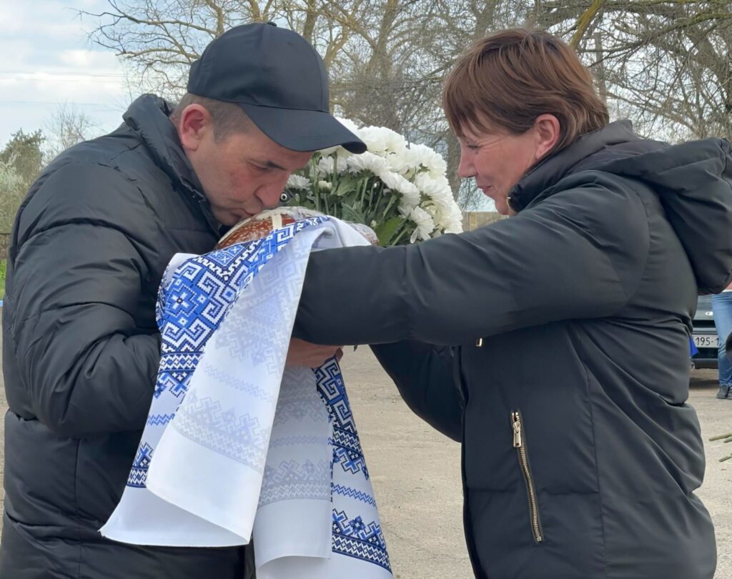 Майже два роки неволі позаду: Лиманська громада зустріла свого Героя Олексія Бєлінського