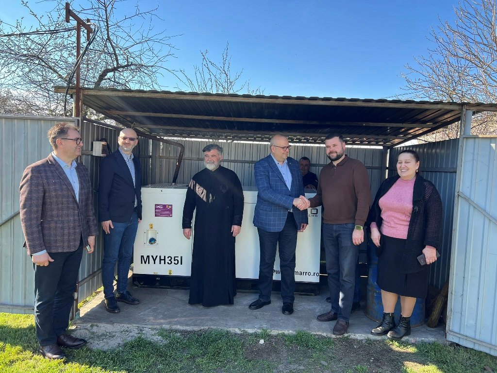 Румунська делегація завітала у Кілійську громаду та передала закладу освіти потужний генератор