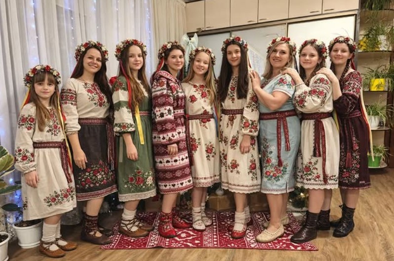 У місті Вилкове подружжя прийняло в свою родину сімох дітей, які вважають опікунів справжніми батьками