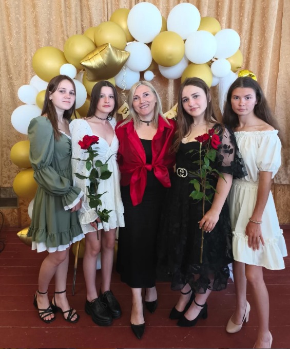 У місті Вилкове подружжя прийняло в свою родину сімох дітей, які вважають опікунів справжніми батьками