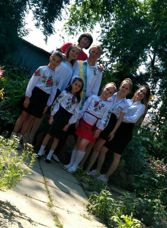 У місті Вилкове подружжя прийняло в свою родину сімох дітей, які вважають опікунів справжніми батьками