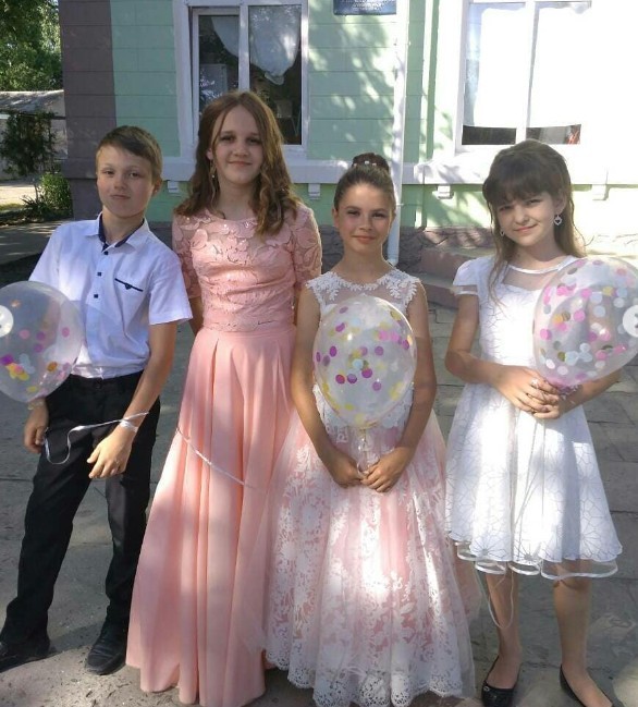 У місті Вилкове подружжя прийняло в свою родину сімох дітей, які вважають опікунів справжніми батьками