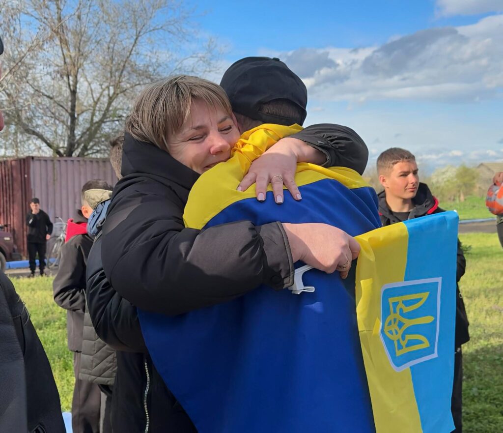 Майже два роки неволі позаду: Лиманська громада зустріла свого Героя Олексія Бєлінського