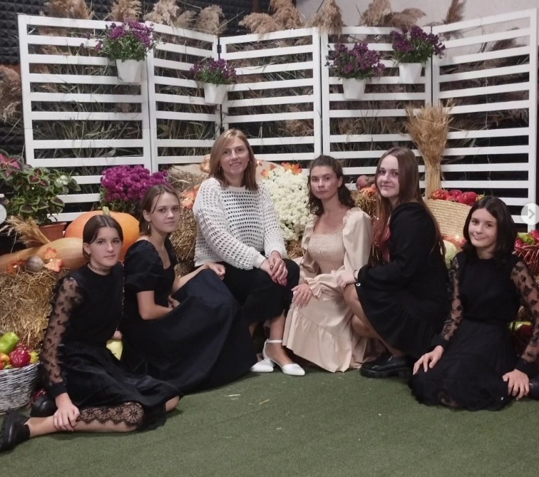 У місті Вилкове подружжя прийняло в свою родину сімох дітей, які вважають опікунів справжніми батьками