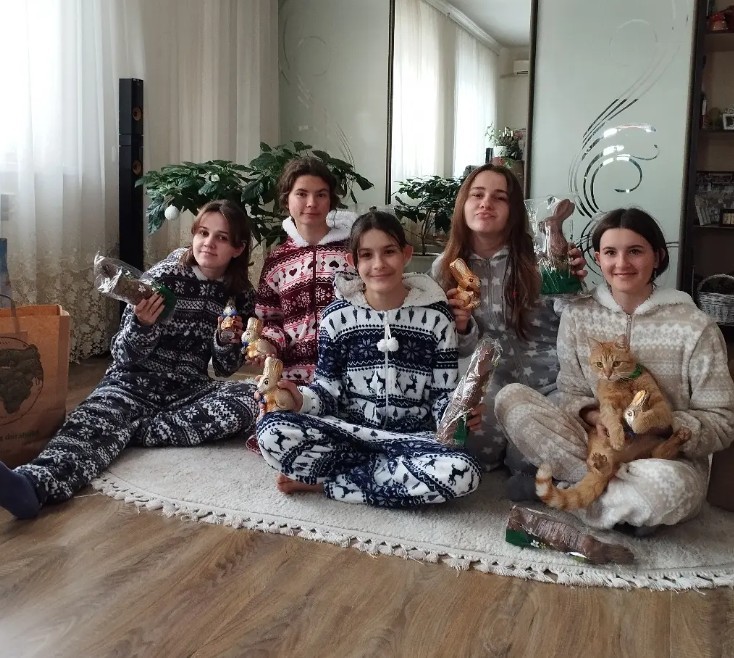 У місті Вилкове подружжя прийняло в свою родину сімох дітей, які вважають опікунів справжніми батьками