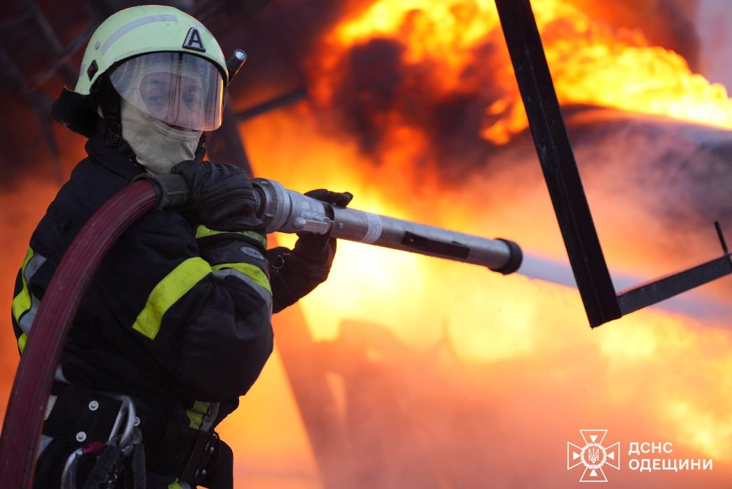 Вночі ворог атакував два об'єкта енергетики у Вилківській громаді та порт в Одесі