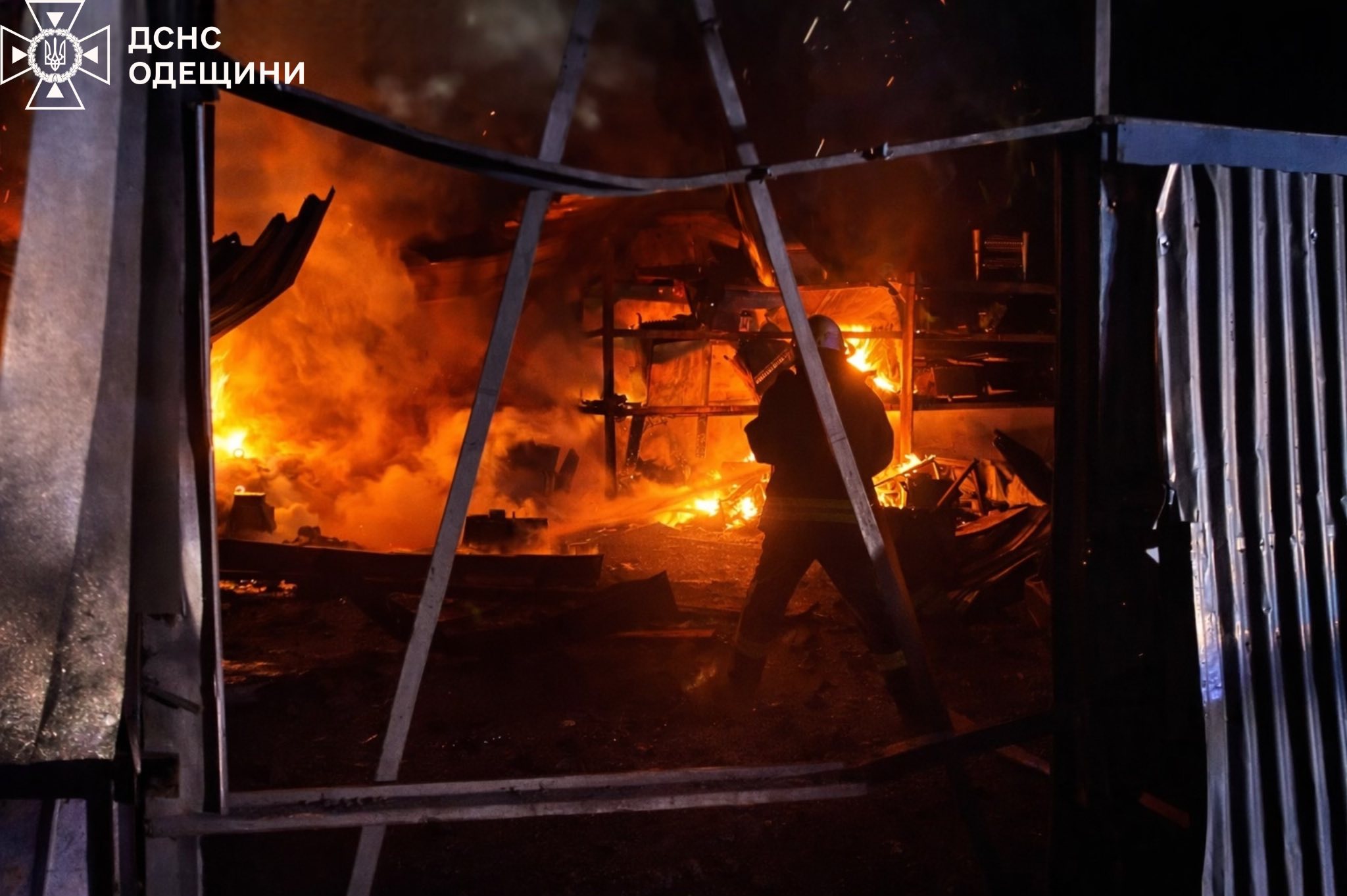 Ворог другу ніч поспіль та у дві хвилі атакував Ізмаїл: руйнування значні