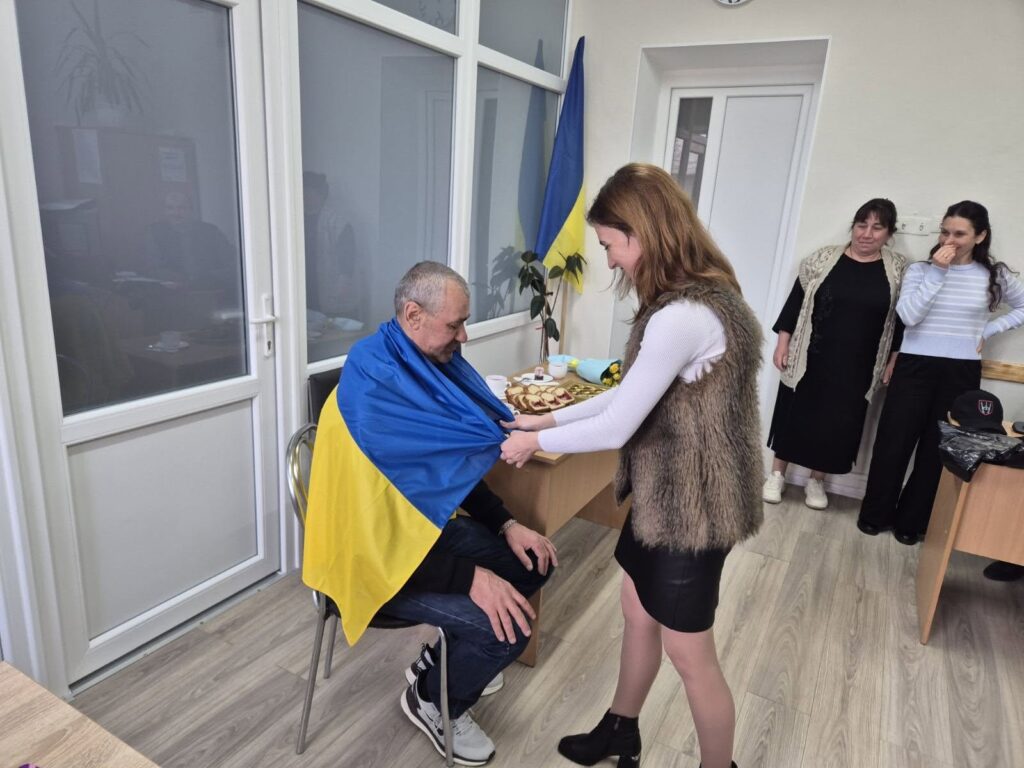 У селищі Катлабуг зустріли військового Миколу Смокова, який повернувся з російського полону