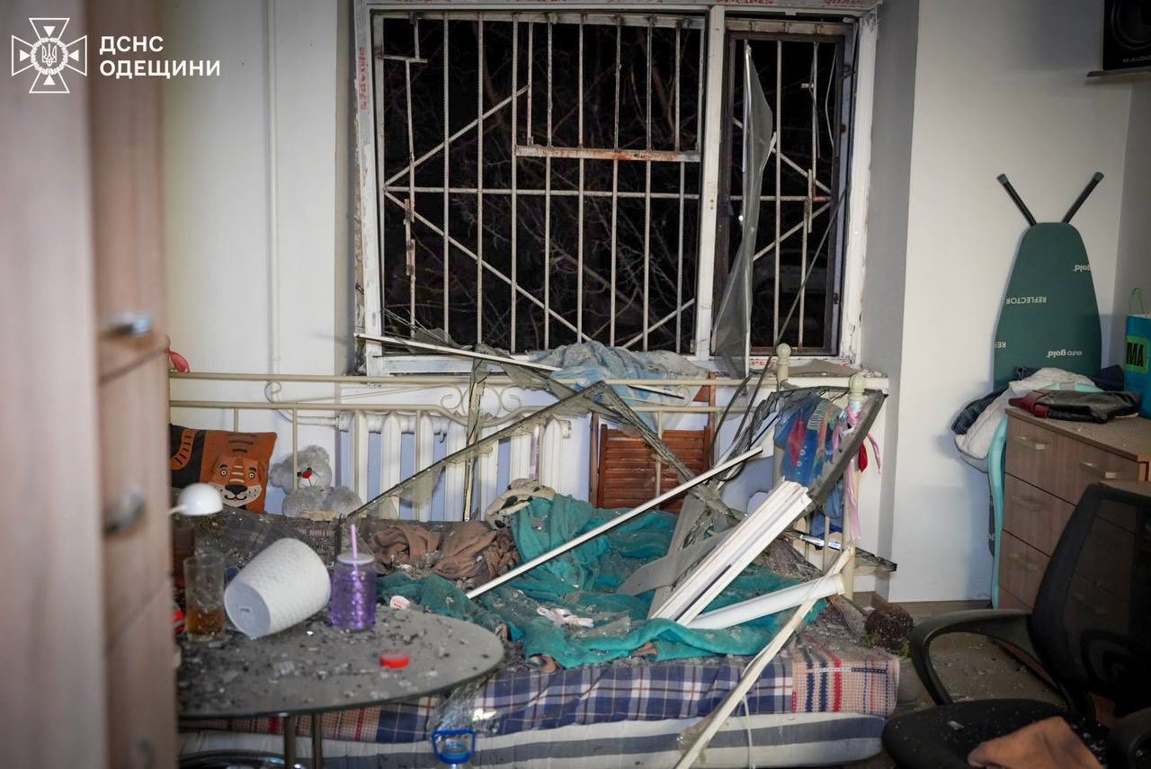 В ніч проти 16 квітня Одеса пережила кілька хвиль змішаних ракетно-дронових ударів, наразі відомо про вісьмох загиблих