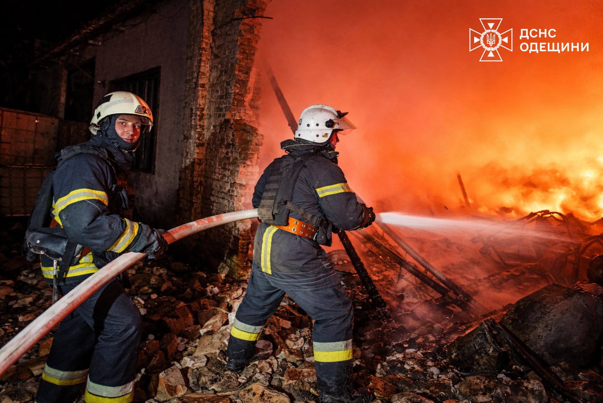 Ворог масовано атакував цивільні та портові об’єкти Ізмаїла: постраждали будинки в сусідньому селі