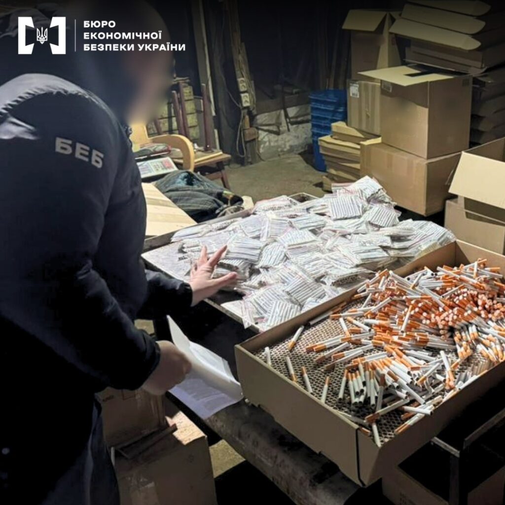"Товар" на понад 1,6 мільйона гривень: у Шабо ліквідували канал збуту нелегального алкоголю та цигарок