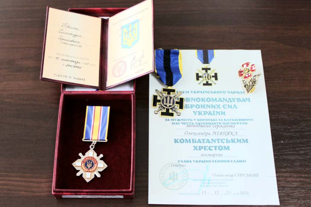 Рідним полеглих у війні Героїв з Білгород-Дністровського району передали їхні посмертні нагороди