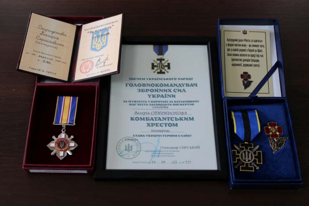 Рідним полеглих у війні Героїв з Білгород-Дністровського району передали їхні посмертні нагороди