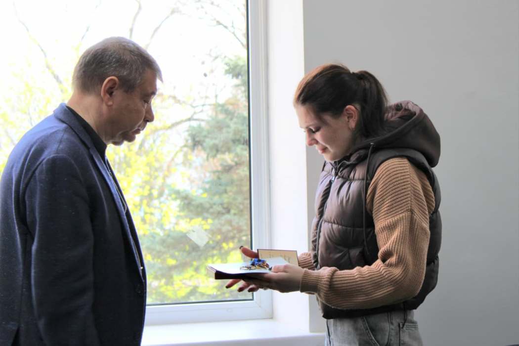 Рідним полеглих у війні Героїв з Білгород-Дністровського району передали їхні посмертні нагороди