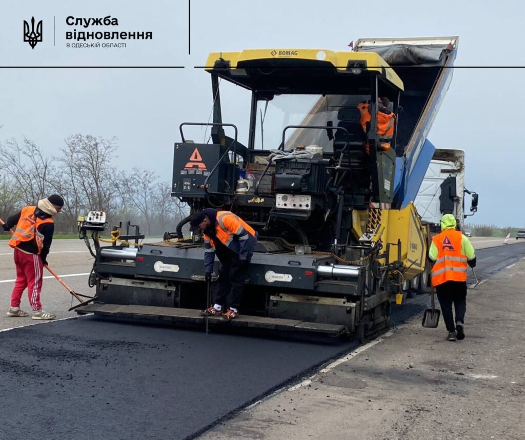 На основних трасах Одещини долають "наслідки" зими