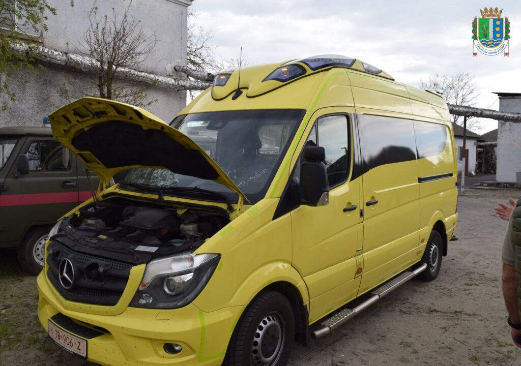 З Нідерландів — до Української Венеції: Вилківська лікарня отримала автомобіль "швидкої"