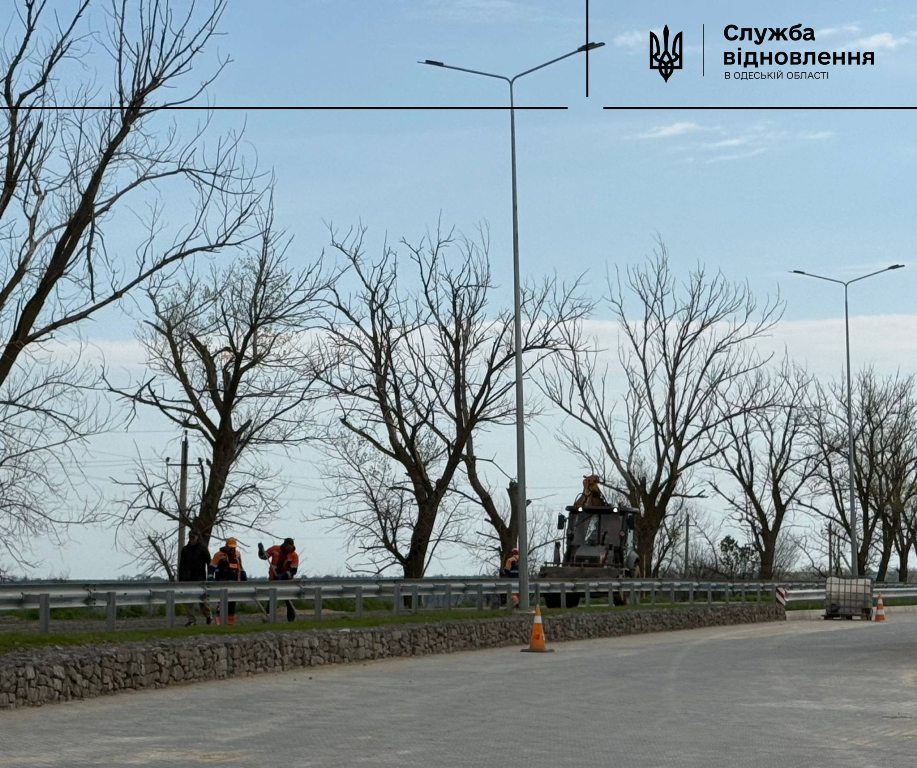 На трасі Одеса-Рені продовжують облаштовувати сучасний майданчик для стоянки та відпочинку