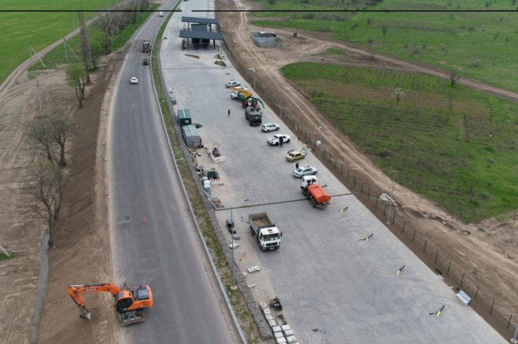 На трасі Одеса-Рені продовжують облаштовувати сучасний майданчик для стоянки та відпочинку