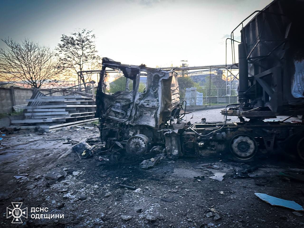 Атака БпЛА на Одещину: під ударом порт, промисловість та житловий сектор