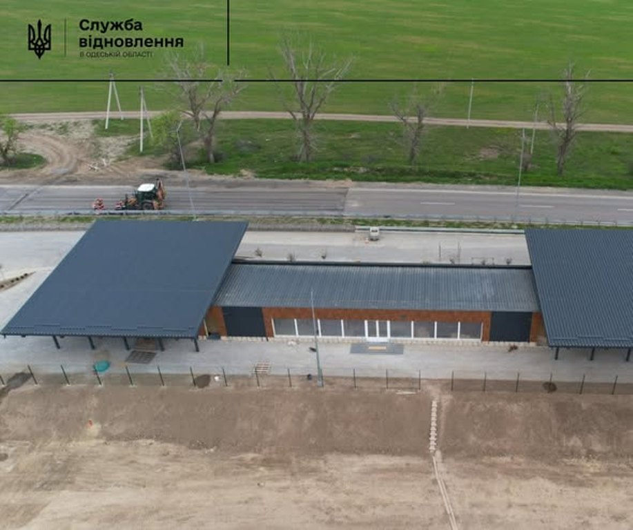 На трасі Одеса-Рені продовжують облаштовувати сучасний майданчик для стоянки та відпочинку