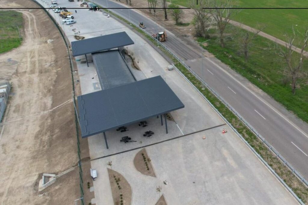 На трасі Одеса-Рені продовжують облаштовувати сучасний майданчик для стоянки та відпочинку