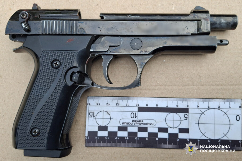 У школі Білгорода-Дністровського нетверезий батько погрожував пістолетом вчительці (оновлено, додано фото)