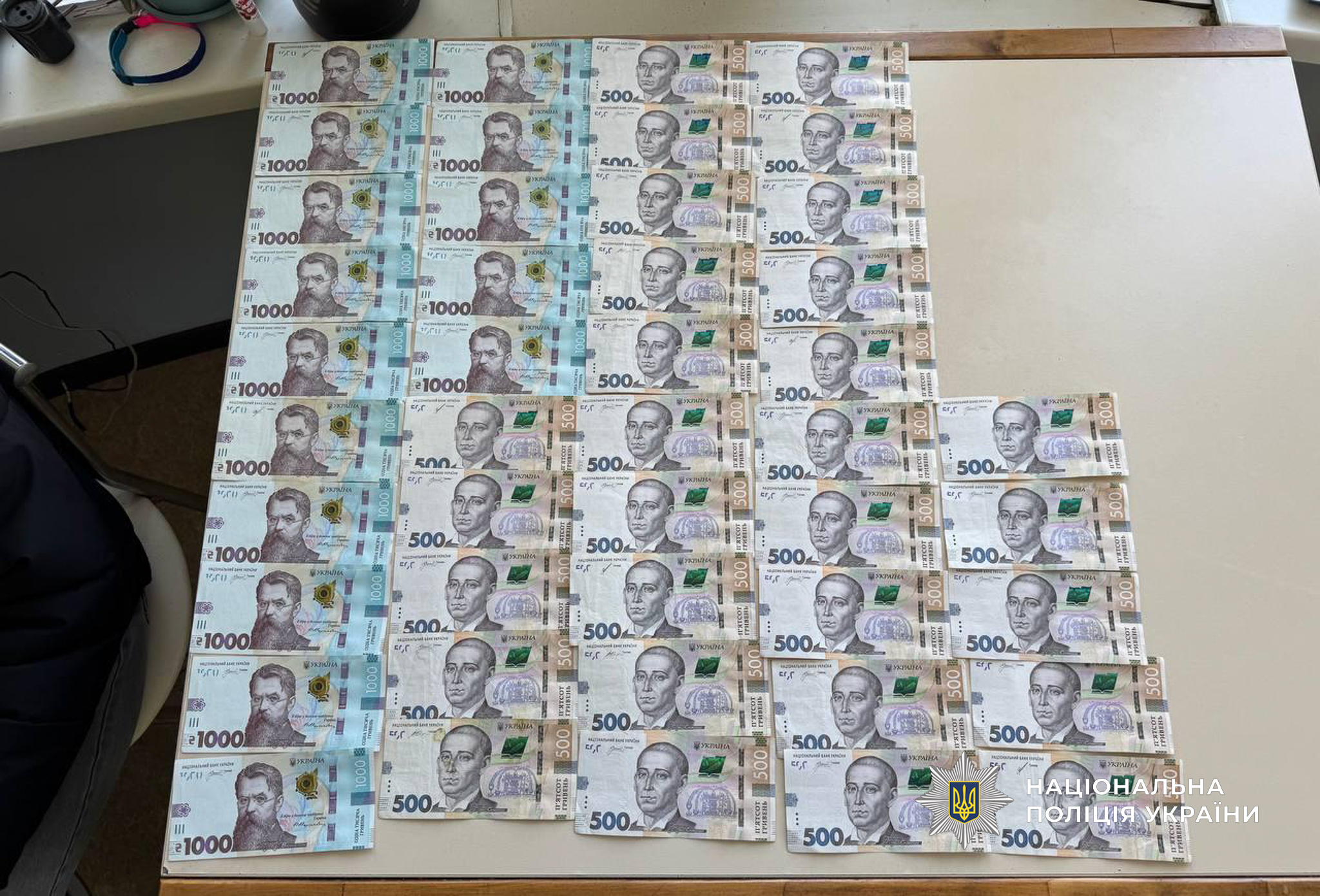 Поліцейські Одещини затримали групу наркоділків, у яких вилучили канабісу на сотні тисяч гривень