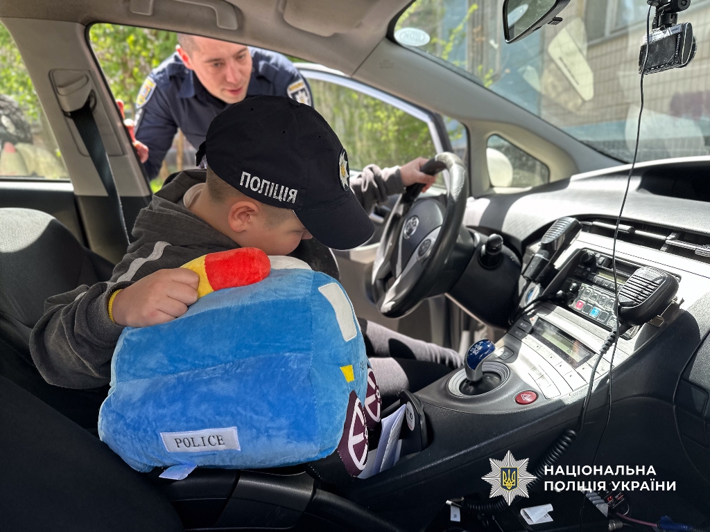 Правоохоронці розповіли щемливу історію 9-річного одесита, який через російську атаку втратив маму і дім