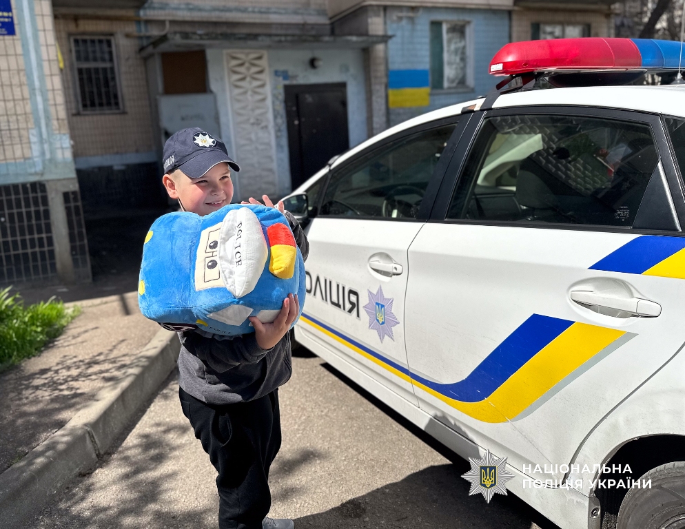 Правоохоронці розповіли щемливу історію 9-річного одесита, який через російську атаку втратив маму і дім